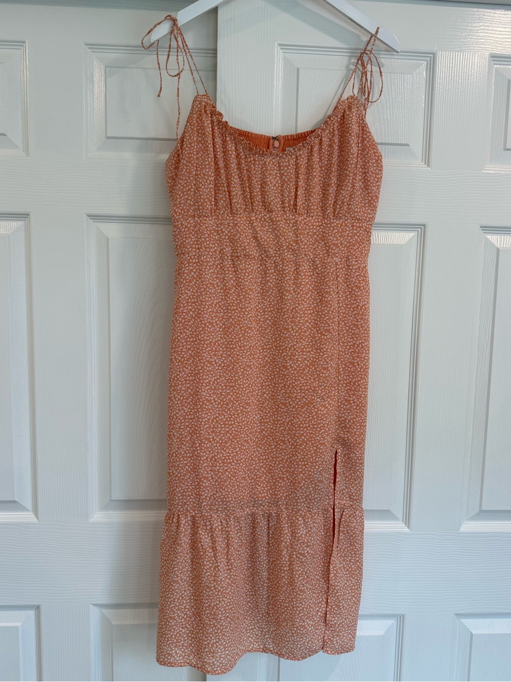 Abercrombie & Fitch Tie Shoulder Ruched Ditsy Floral Peach Slit Leg Dress - Picture 2 of 7